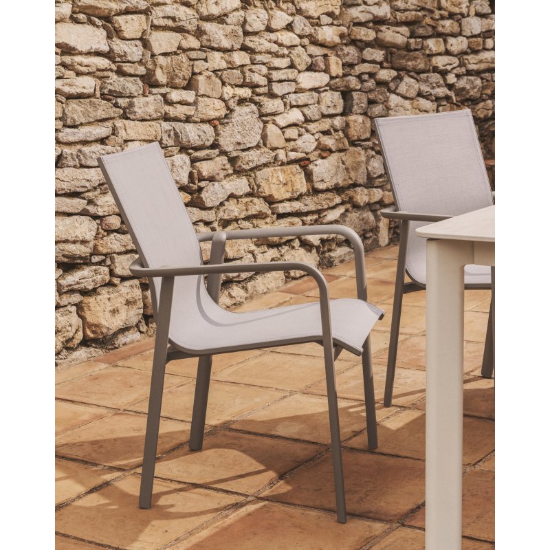 Chaise empilable d’extérieur Canea en textilène beige et aluminium taupe