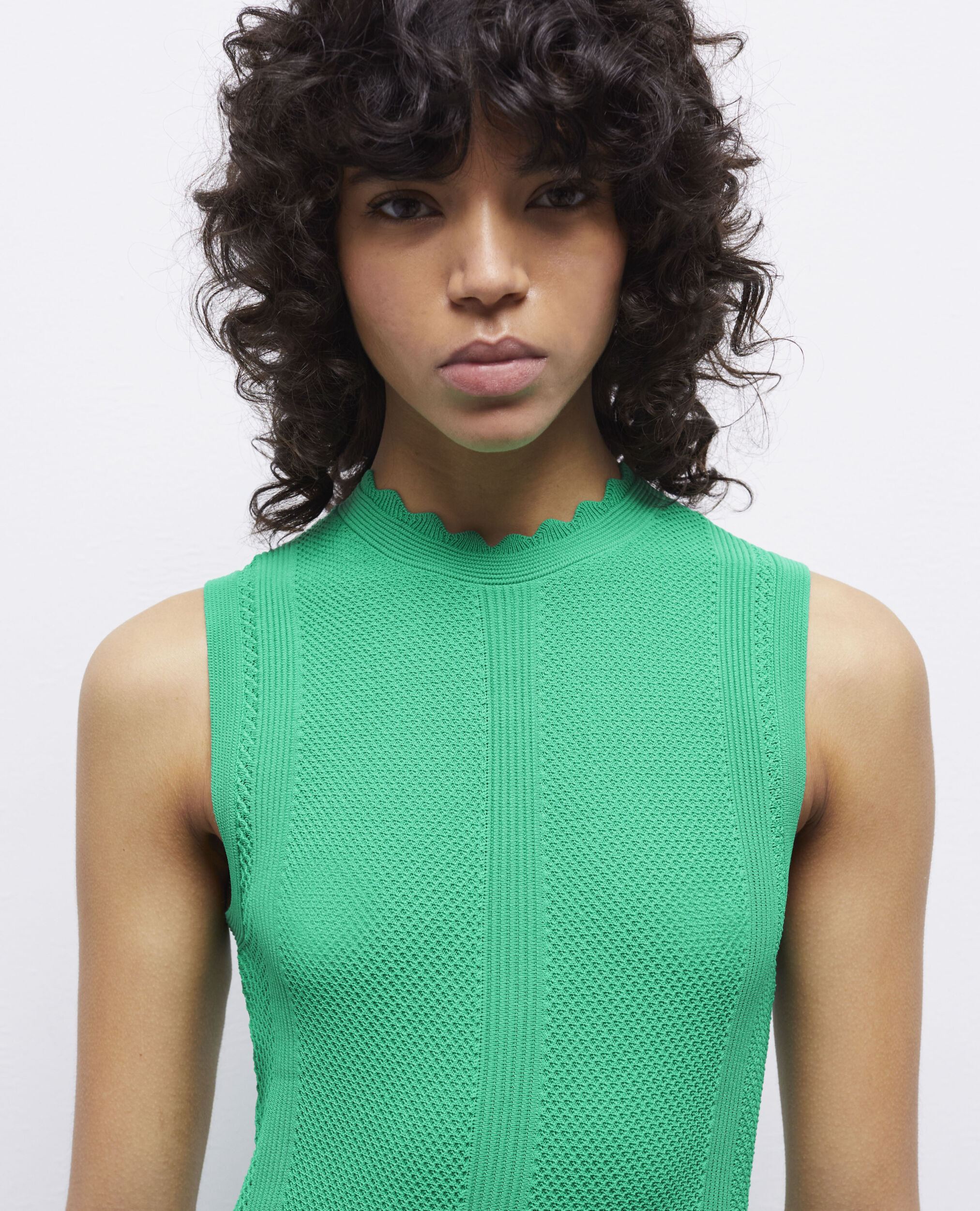 Robe longue verte en maille ajourée