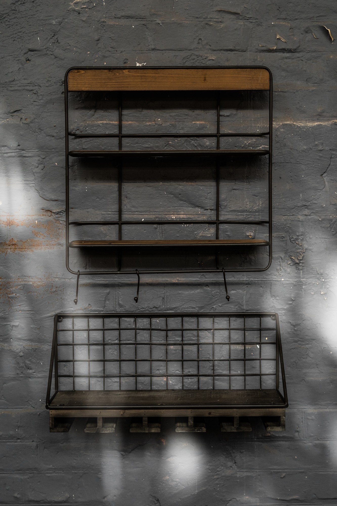 Wandregal mit Weinglashalter, Metall, Holz, H 26 cm, B 57 cm, T 17 cm von fischer's lagerhaus