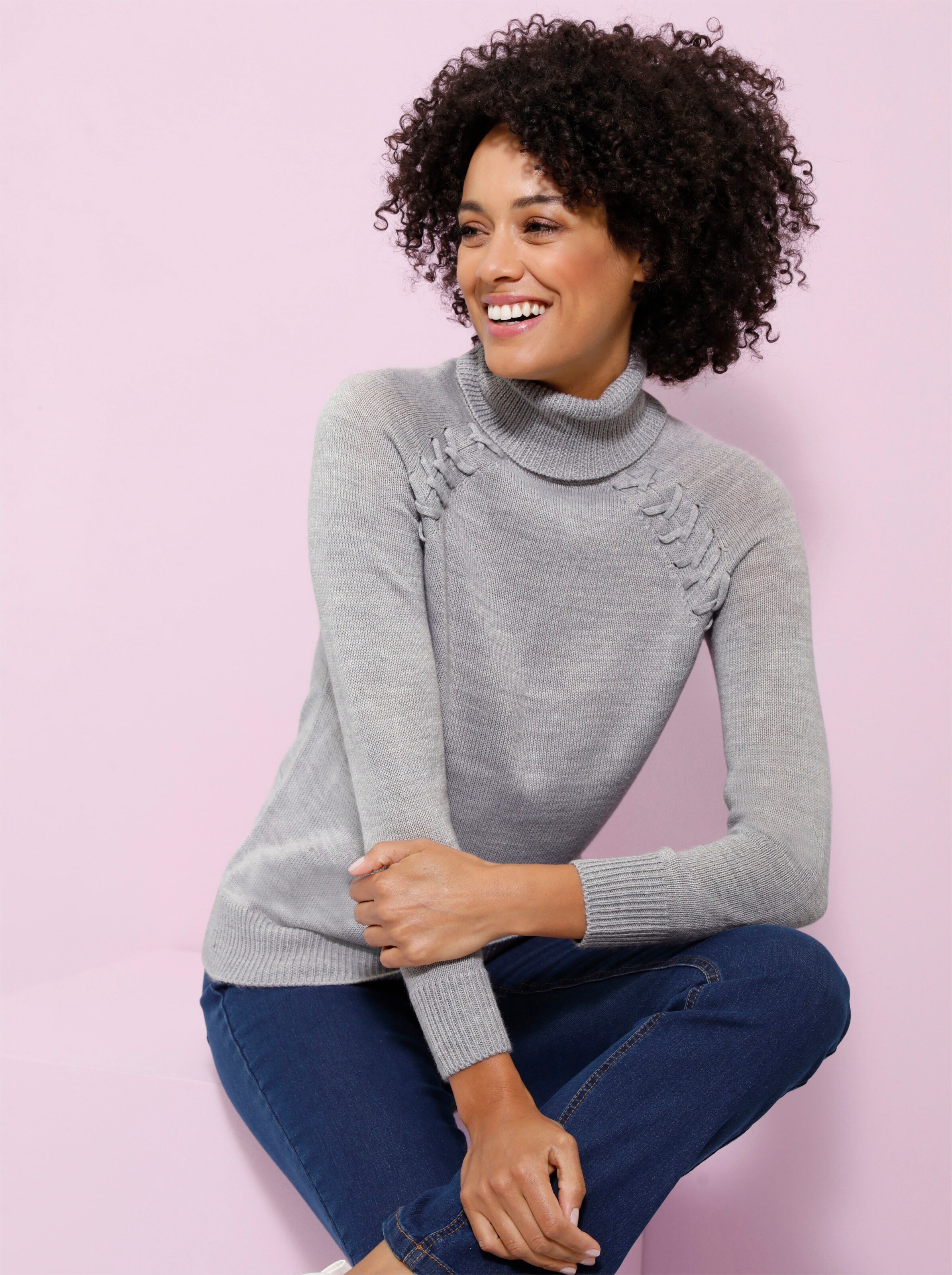 Rollkragenpullover mit Zierband-Detail