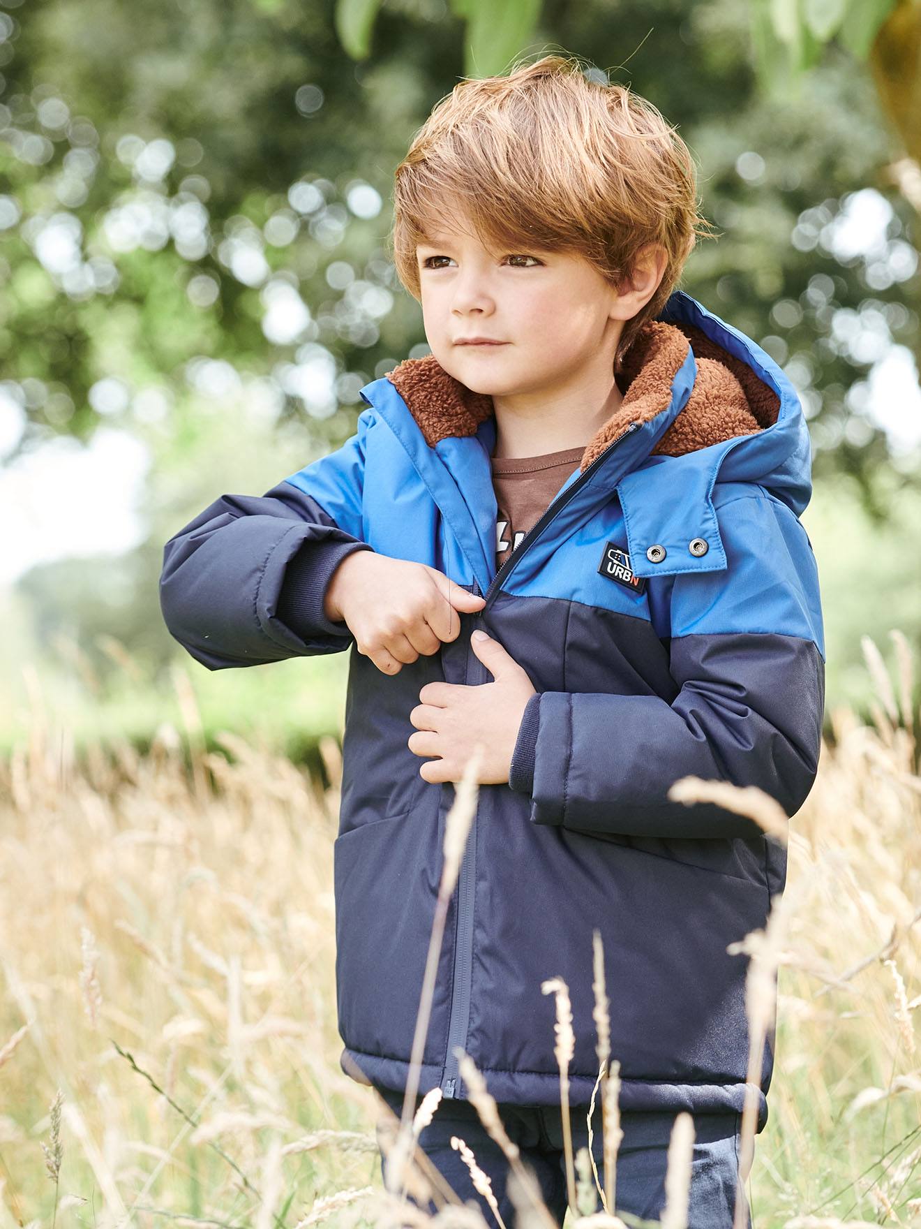 Parka técnica com capuz para meninos, marrom médio, lisa com estampas.