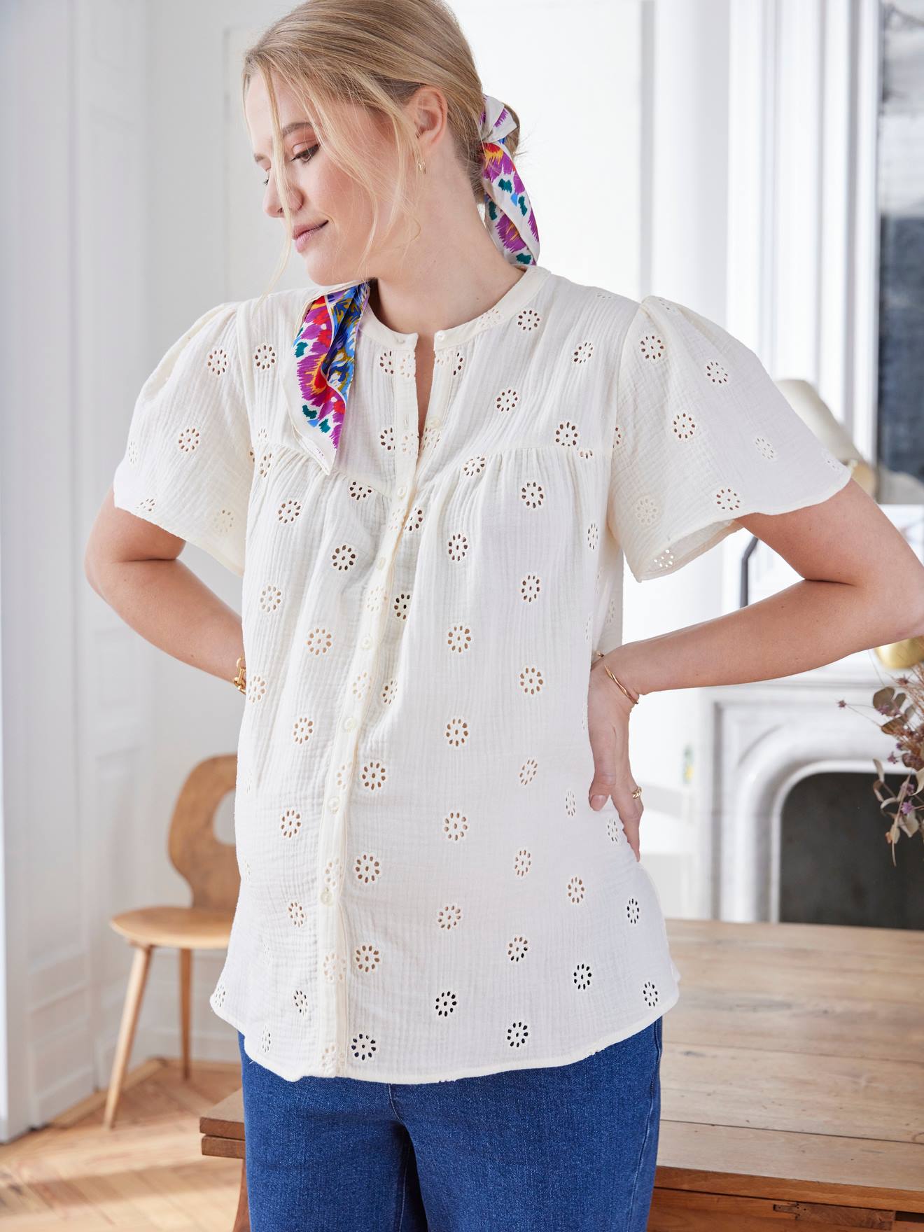 Blusa de chiffon de algodão com bordado, ideal para gestantes e lactantes, cor argila.