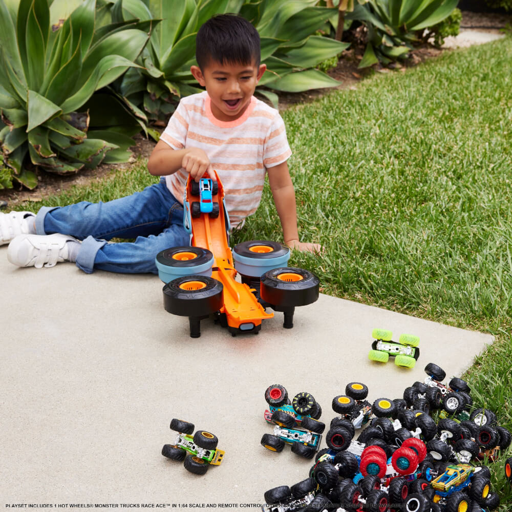 Hot Wheels R/C MT Transforming Rhinomite