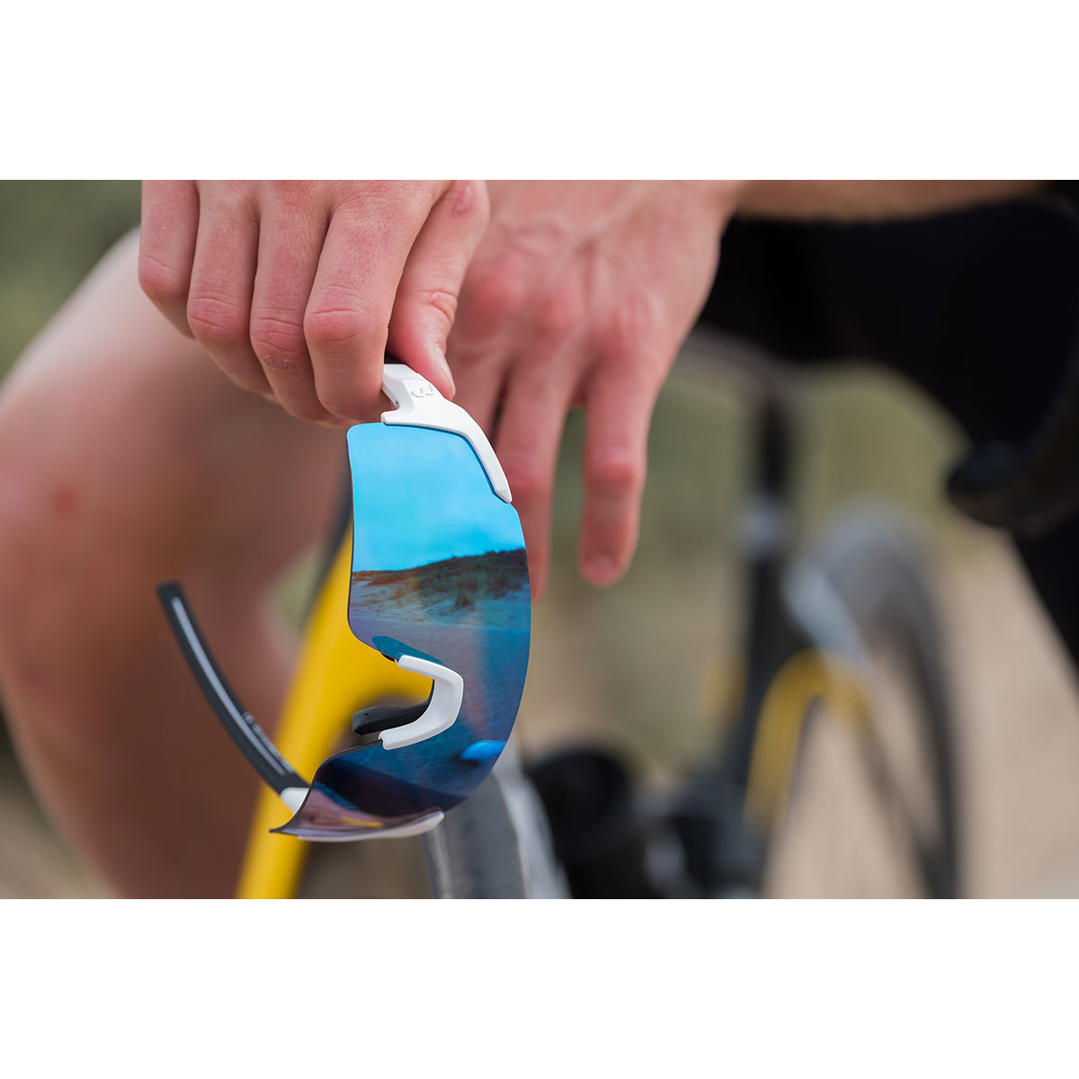 BBB Cycling BSG-70 FullView Sport Zonnebril HC Blue Mirror Lens Mat Wit