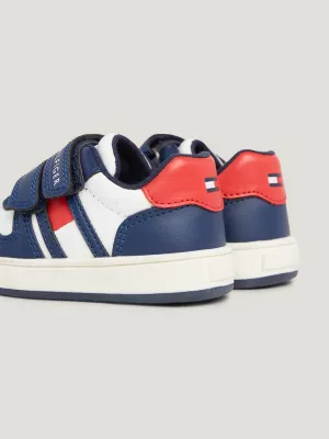 Tênis com fecho de velcro em blocos de cores