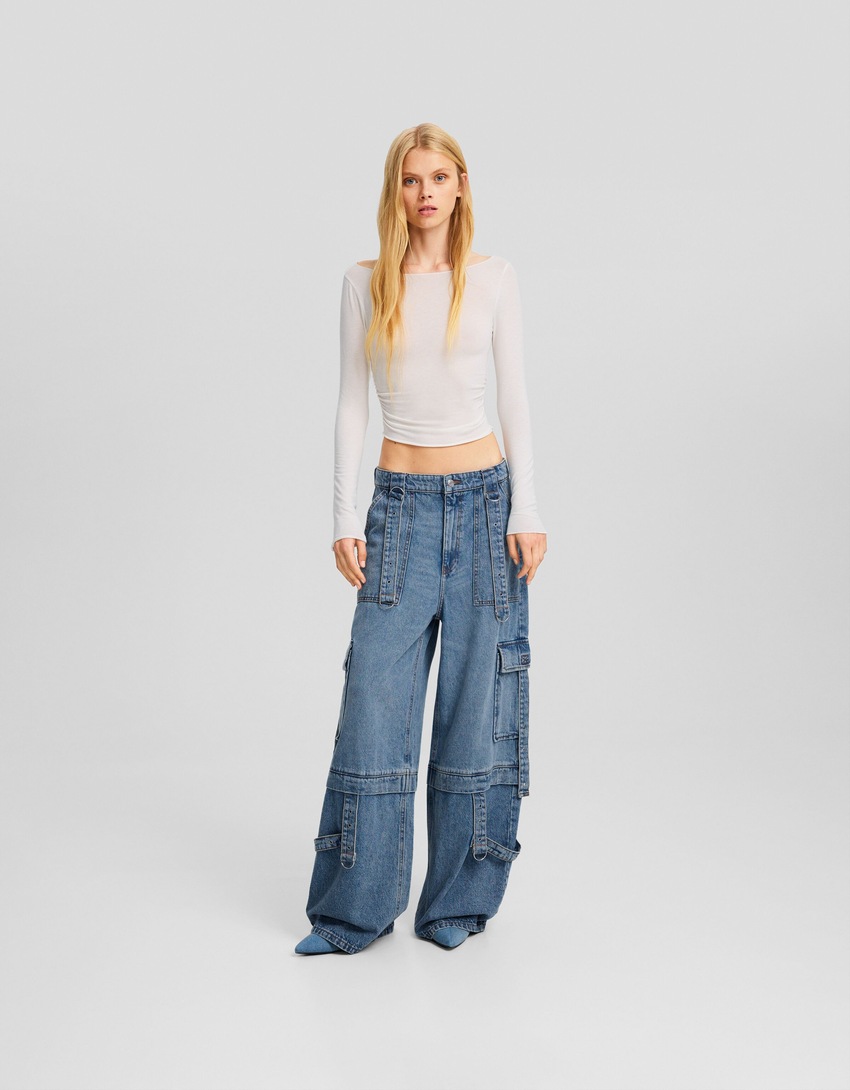 Calça cargo com vários bolsos