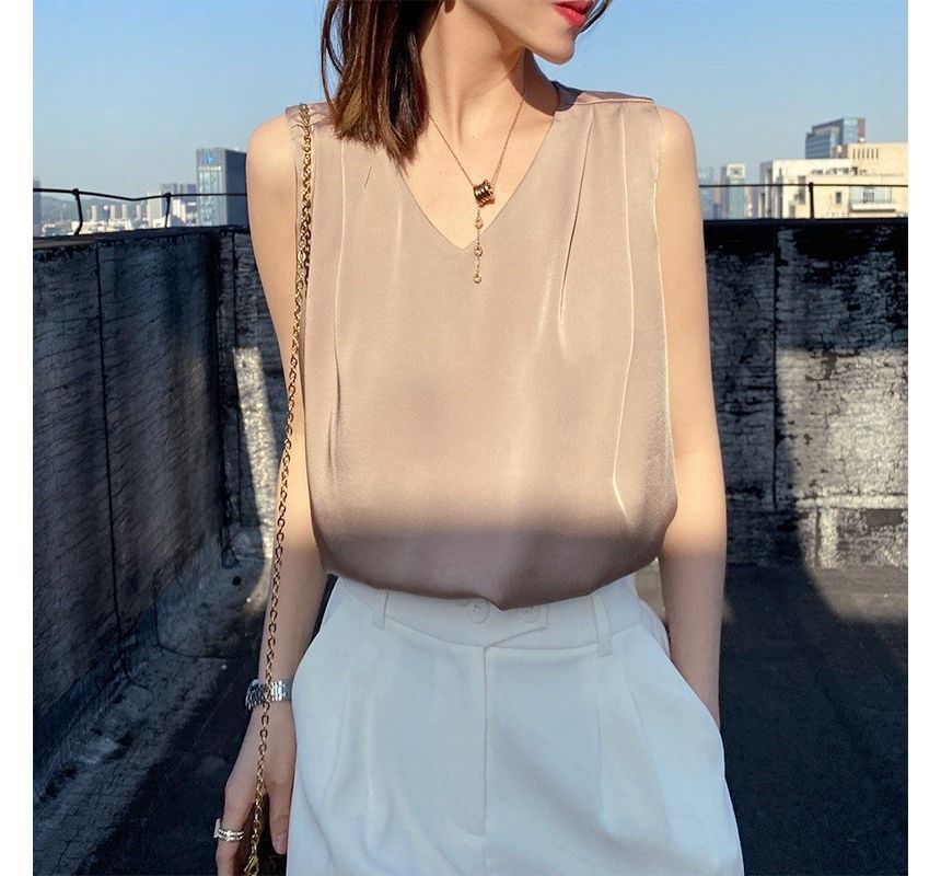 EFO - Mouwloze V-hals blouse van effen chiffon