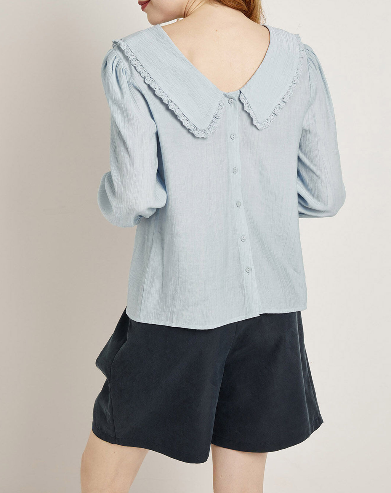 See u Soon Blouse Emy boutonnée au dos bleue