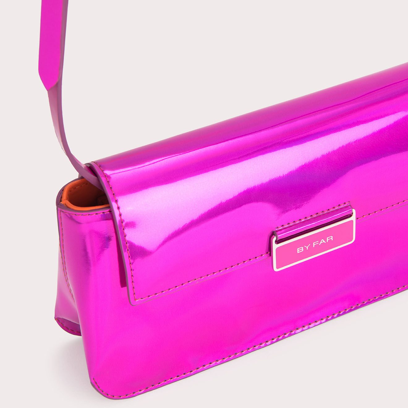 By Far Sac à main Tilda Pochette fuchsia -  11x22x5.5 cm