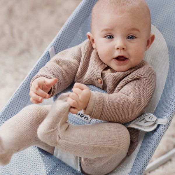 BabyBjörn Balance Soft Wipstoel Mesh Hemelsblauw / Wit