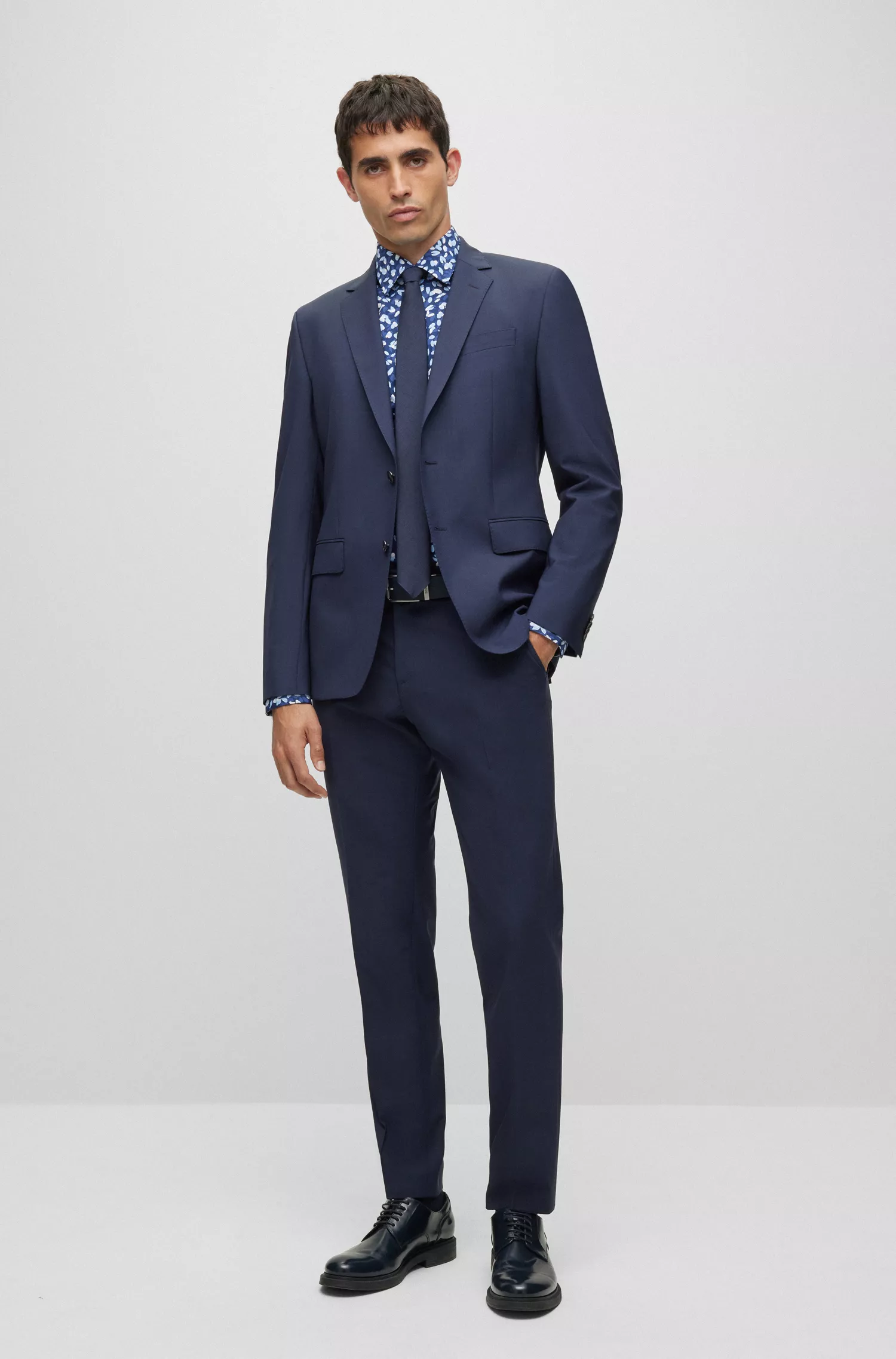 Camisa BOSS preta de corte slim em algodão elástico estampado.