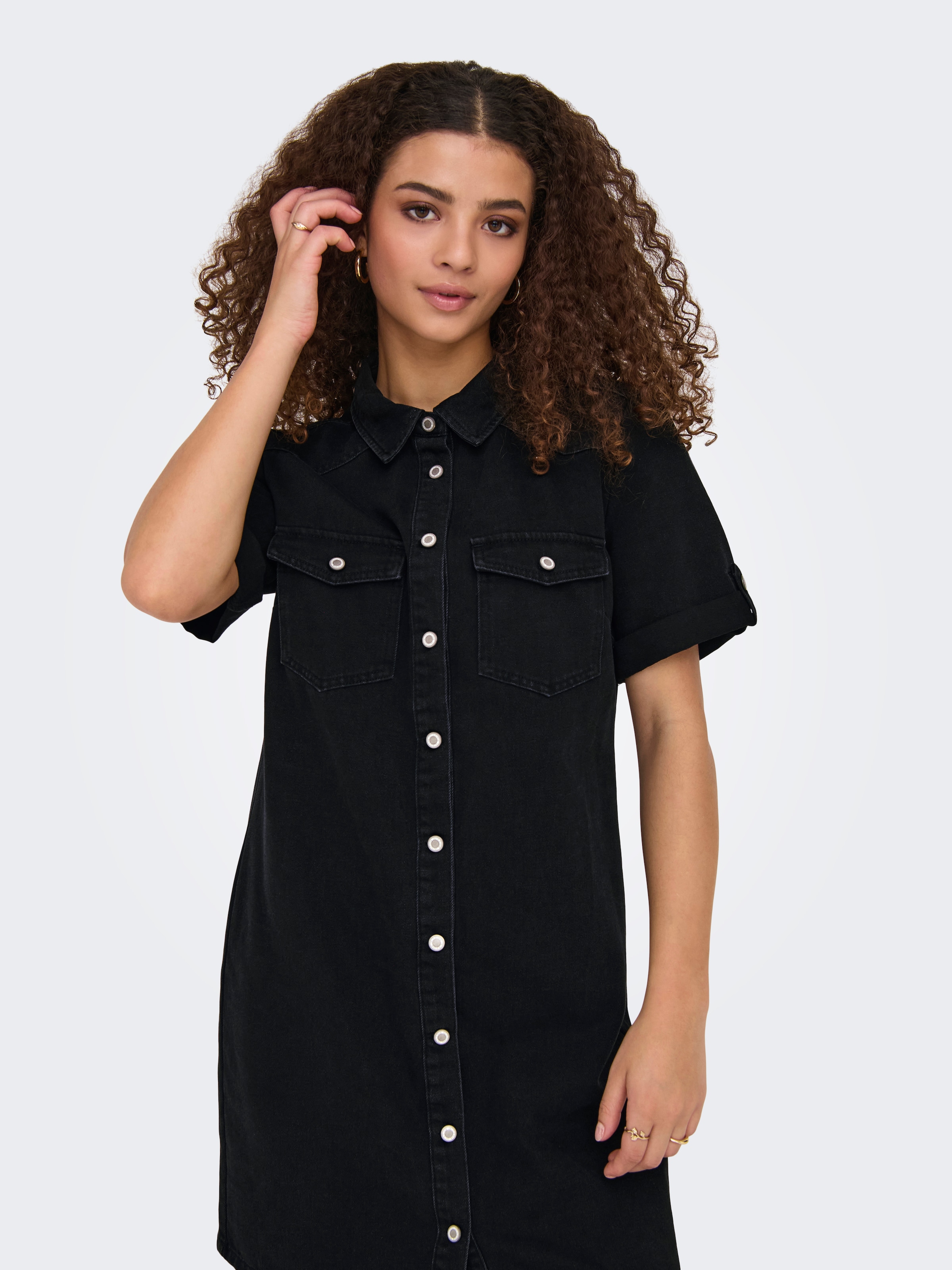 ONLY Jeanskleid »ONLLISA – Denimkleid mit Knopfleiste und Brusttaschen« Brusttaschen modisch, Denim, regular fit, Baumwollmischung, Hemdkragen