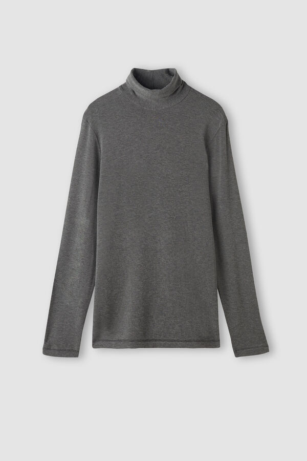 Camiseta de manga comprida em modal cashmere com gola alta.