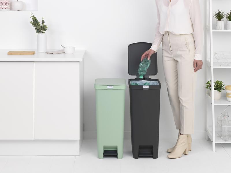 Brabantia Abfalleimer StepUp 40 l, Dunkelgrau Treteimer