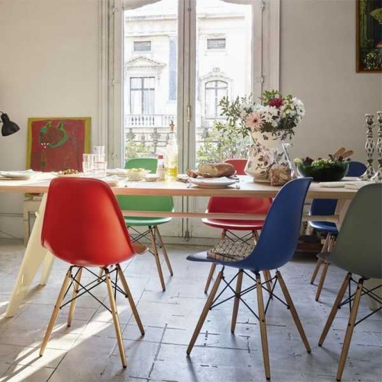 Vitra Eames DSW stoel met essen onderstel, Pebble
