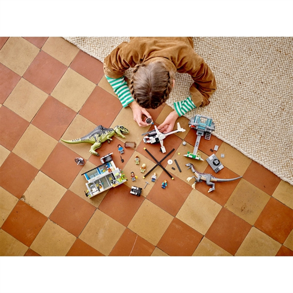 Køb LEGO® Jurassic World™ Giganotosaurus og Therizinosaurus Angreb