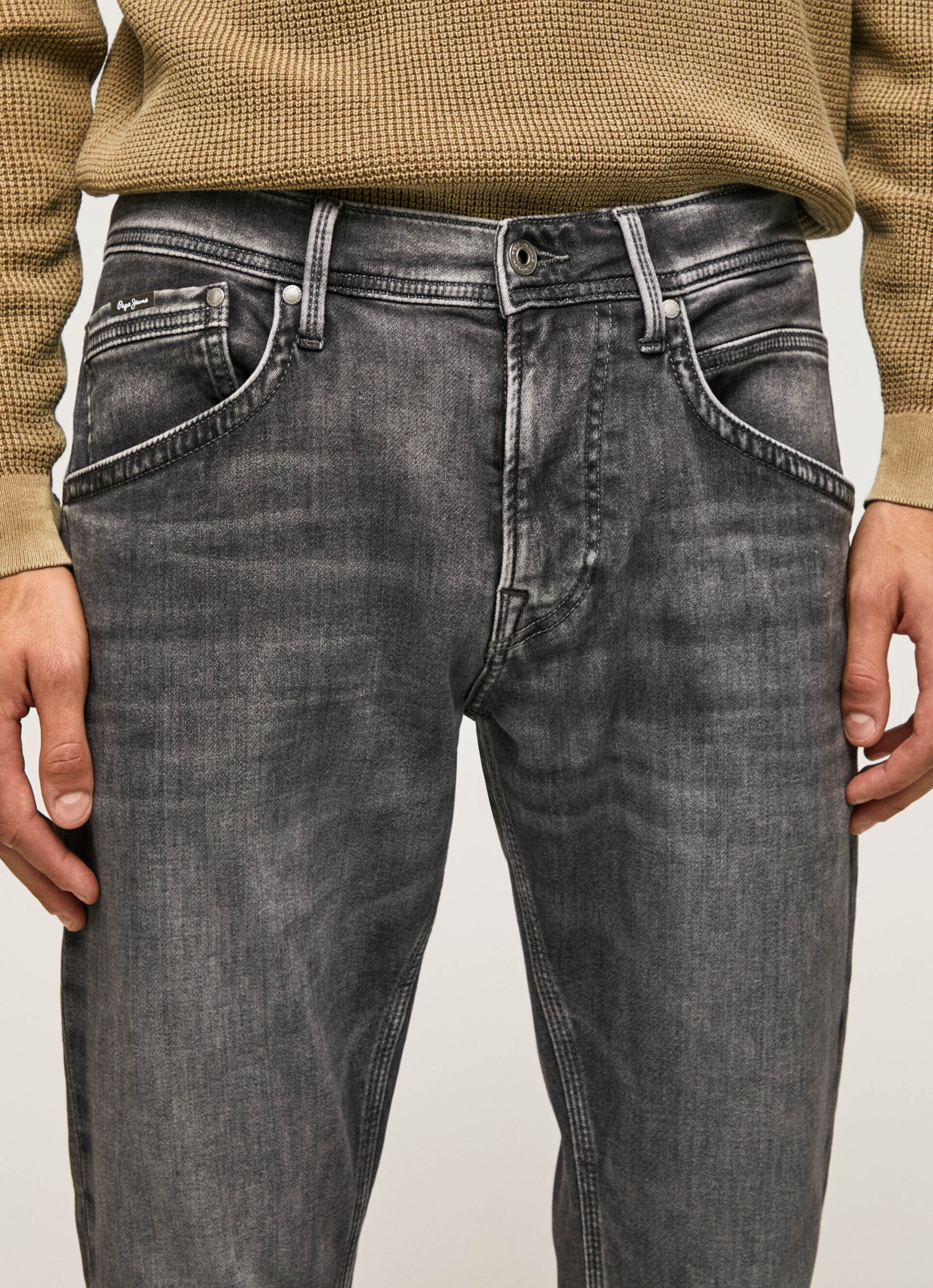 Calça jeans estilo esportivo com cintura regular - jeans
