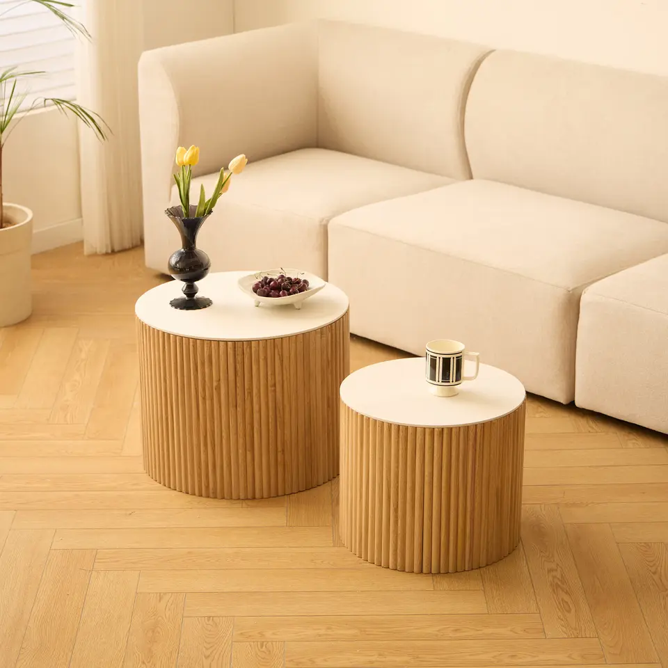 Set van 2 ronde salontafels van massief hout met opbergruimte