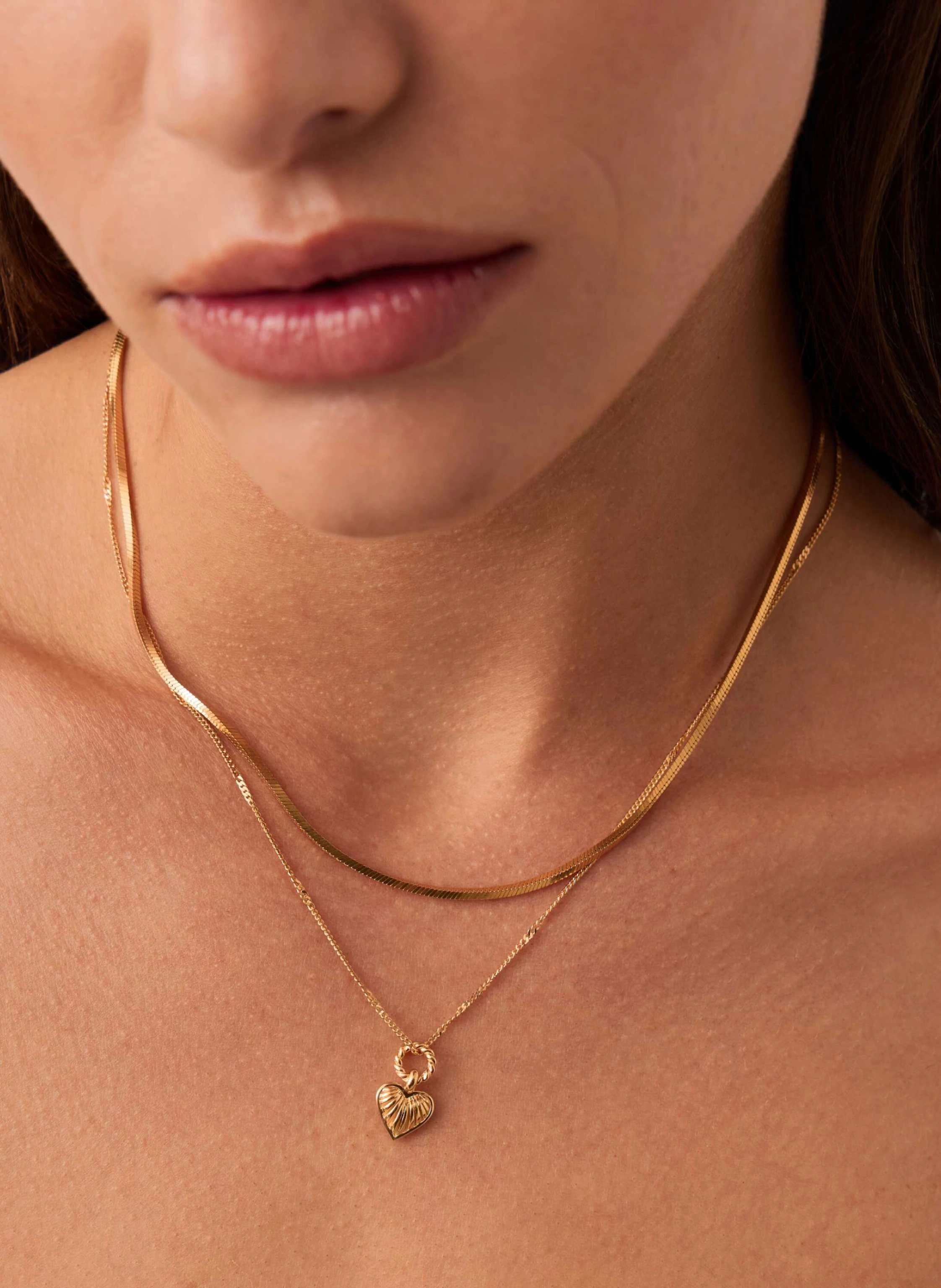 MISSOMA Halskette MINI RIDGE HEART NECKLACE by GLAMBOU