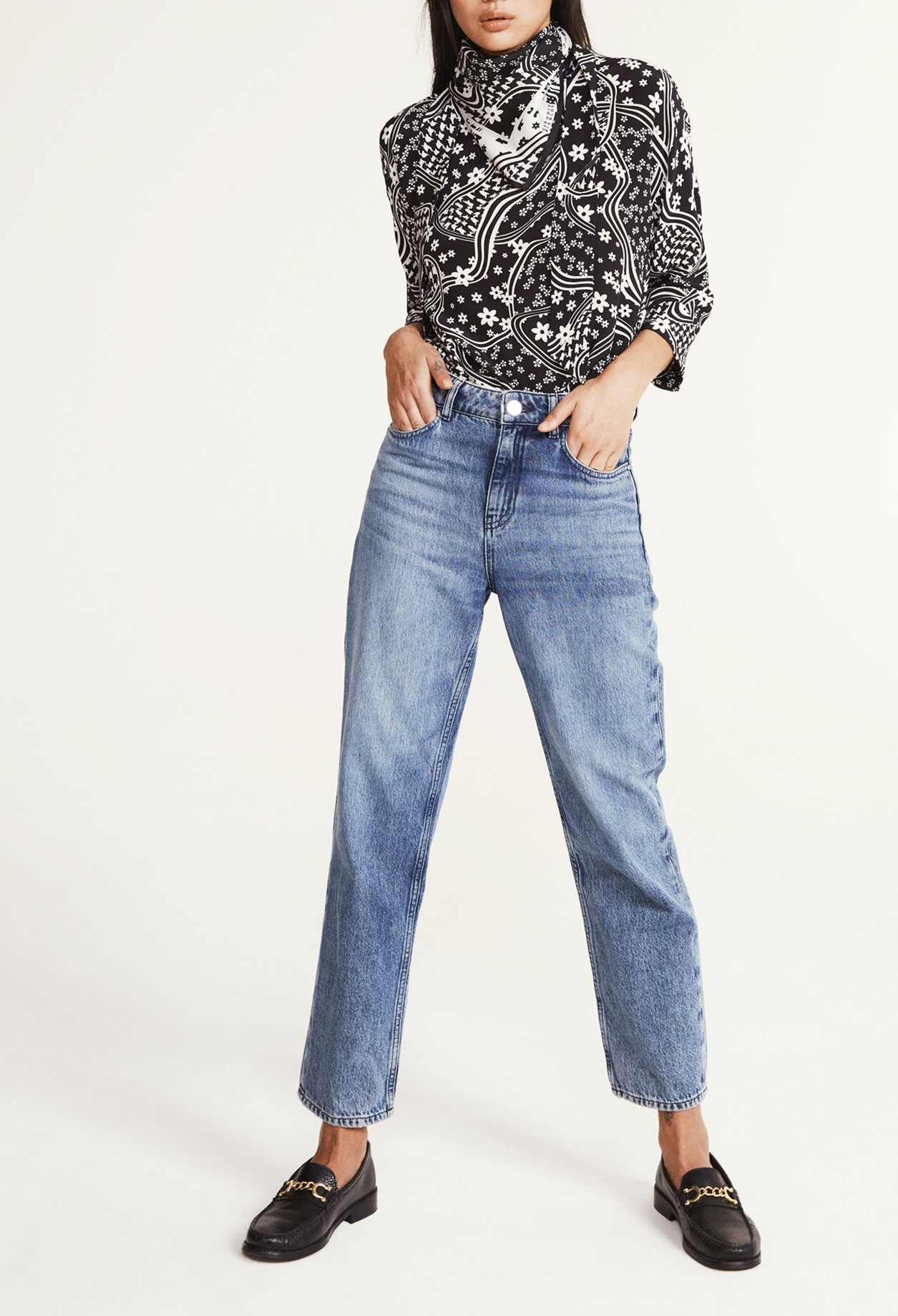 Blouse &agrave; col montant