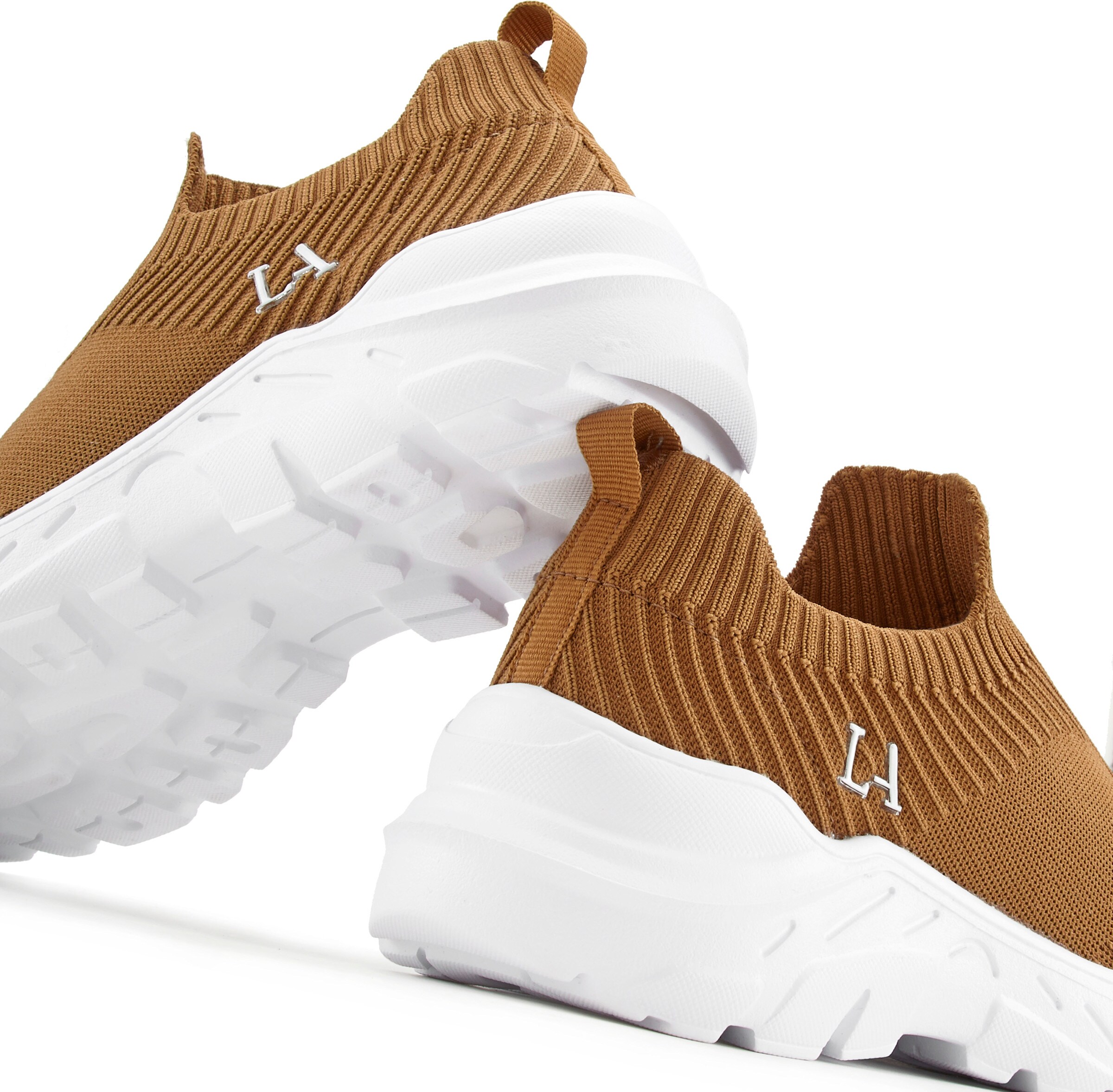 LASCANA Sneaker in camelfarben