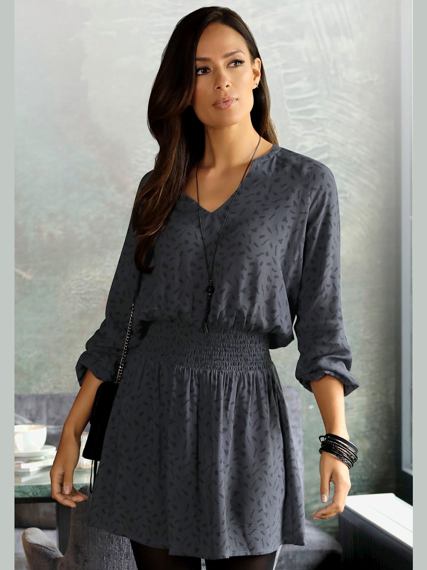 Robe imprimée robe à manches longues avec encolure en v