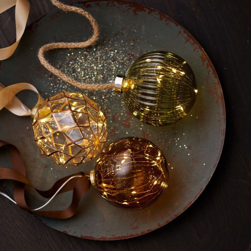 Kerstbal - Goud - Glas - 10 cm - Met LED Verlichting