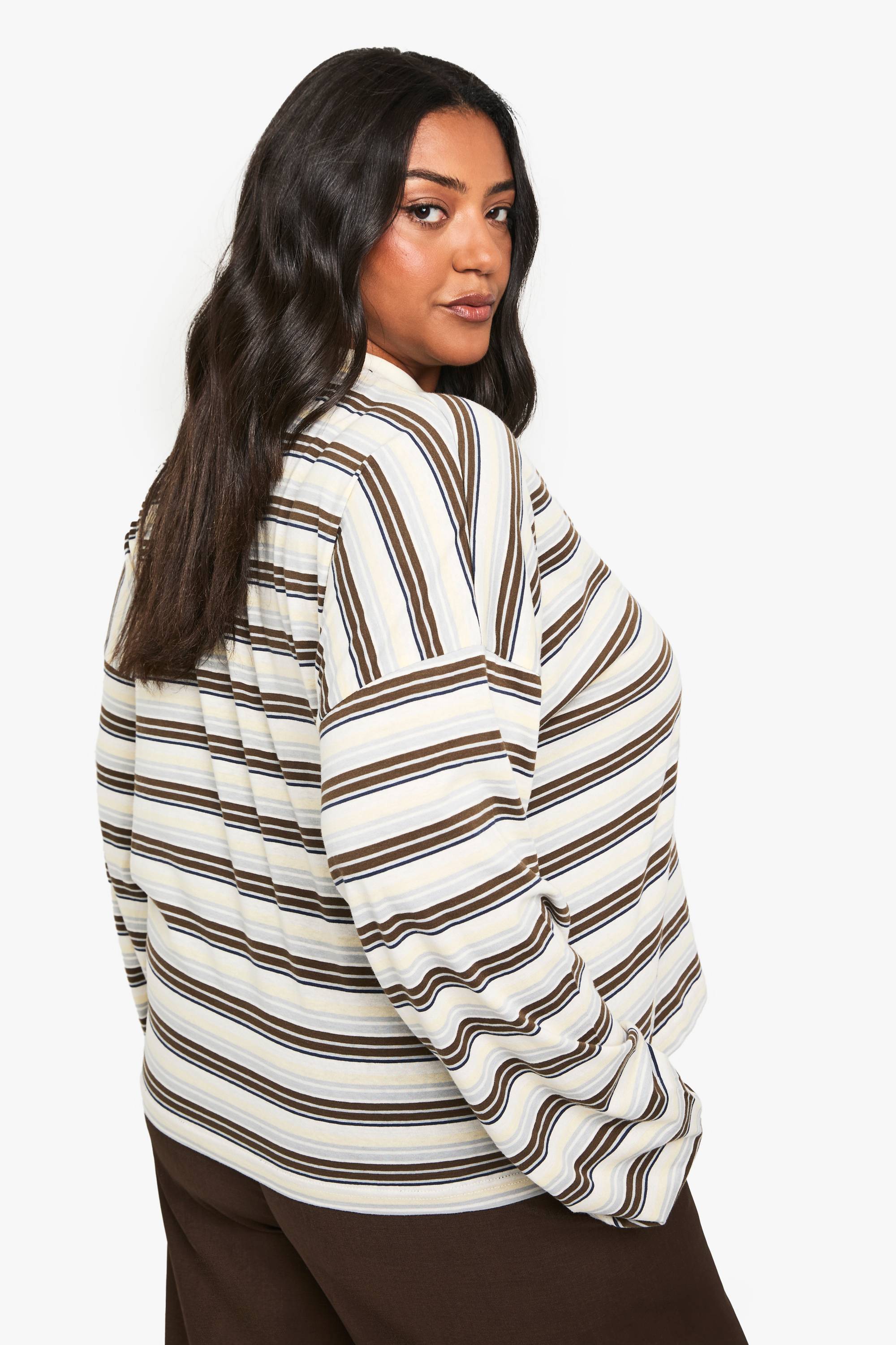 boohoo Haut Grande Taille À Manches Longues En Coton Rayé Avec Poche Sur Le Devant