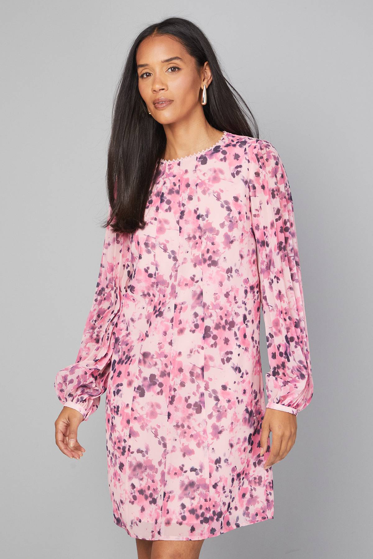Wallis Robe Droite à Manches Plissées et Finitions en Dentelle