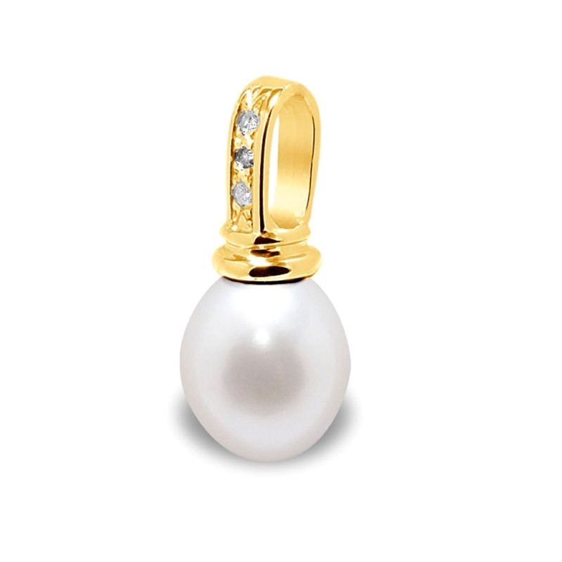 Pendentif Perle de Culture d'eau douce Blanche, Diamants 0.03 cts et Or Jaune 375/1000