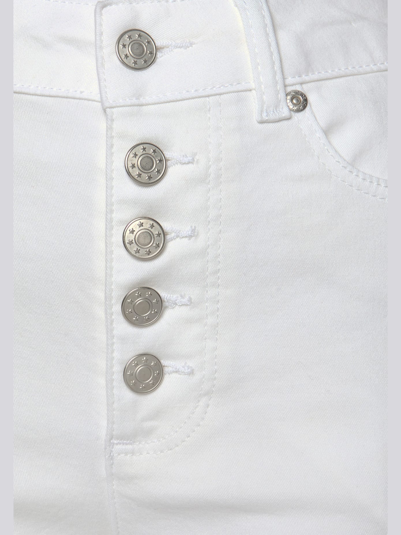 Short en jean taille haute avec patte de boutonnage tendance devant