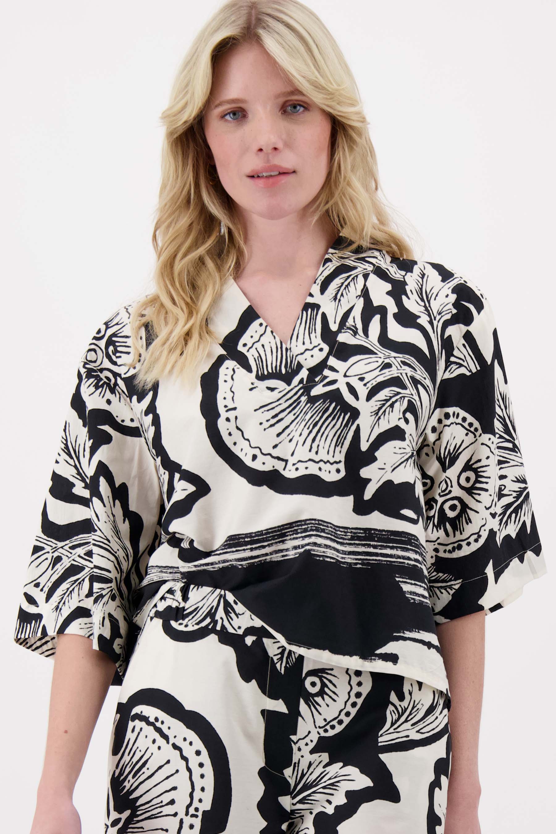 V hals woven top borderprint