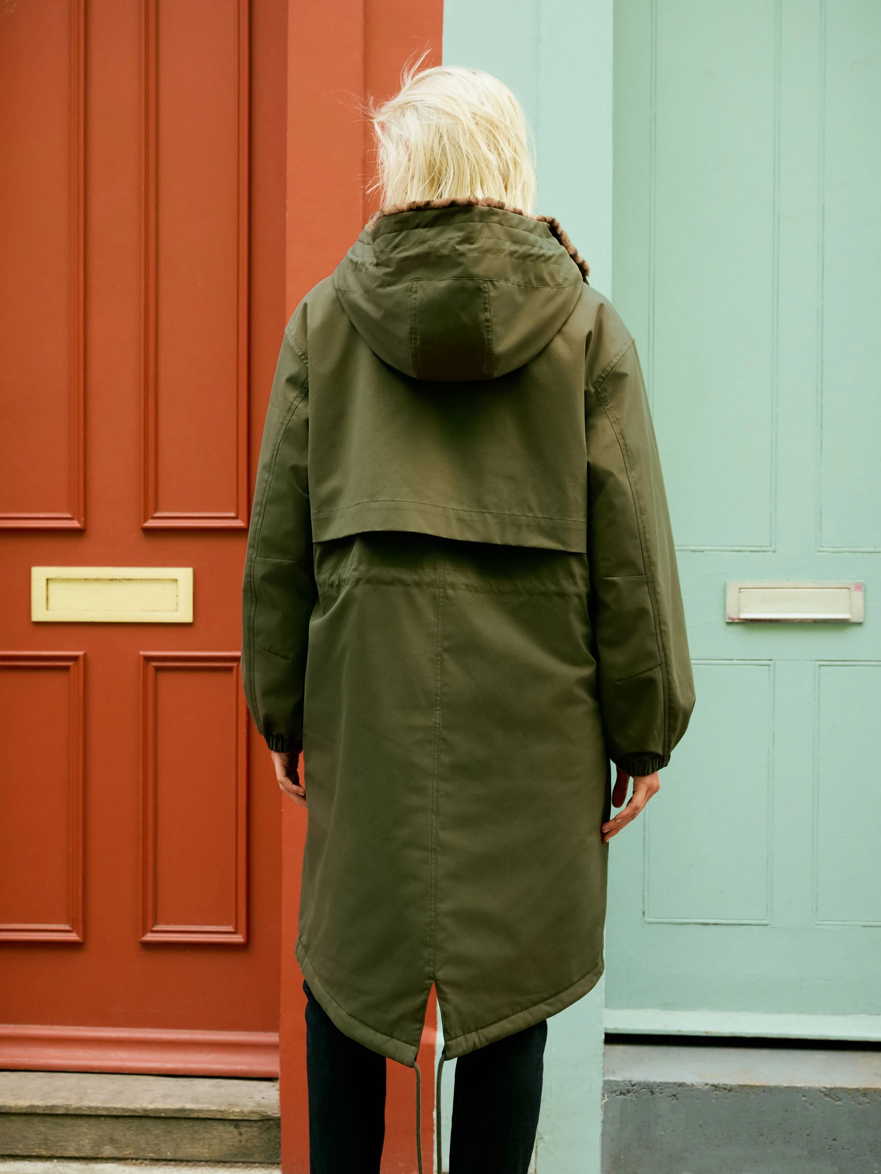 Kakigroen - Parka met imitatiebontvoering met dierenprint
