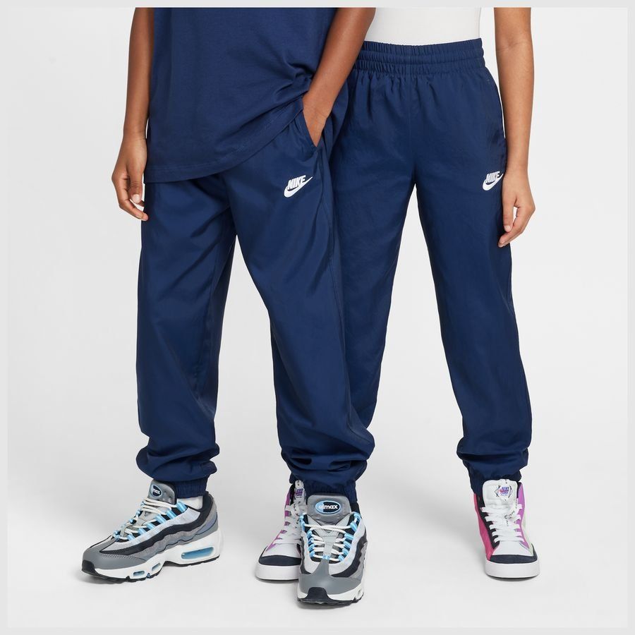 Nike Sportswear Club