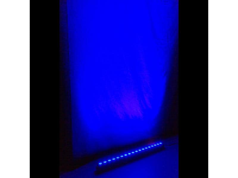 BeamZ LED-Bar LCB183 LED-Leiste mit drei ansteuerbaren Abschnitten