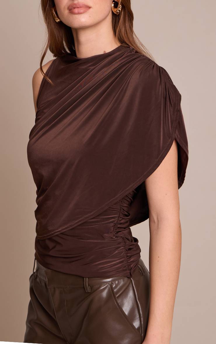 Chocolat Haut Long À Double Couche En Tissu Fluide Avec Détail Cape