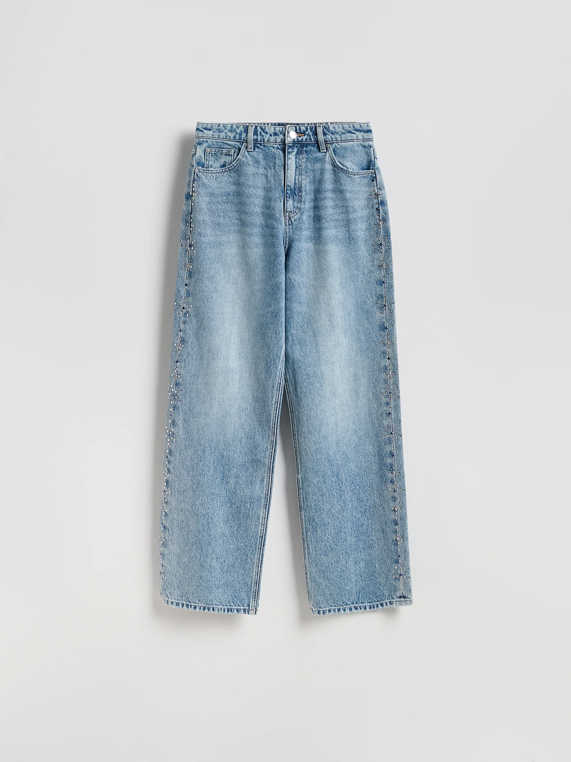 Weit geschnittene Jeans mit Applikation