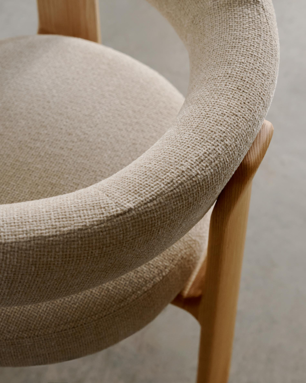 Kave Home Granite eetkamerstoel donker essenhout, beige chenille