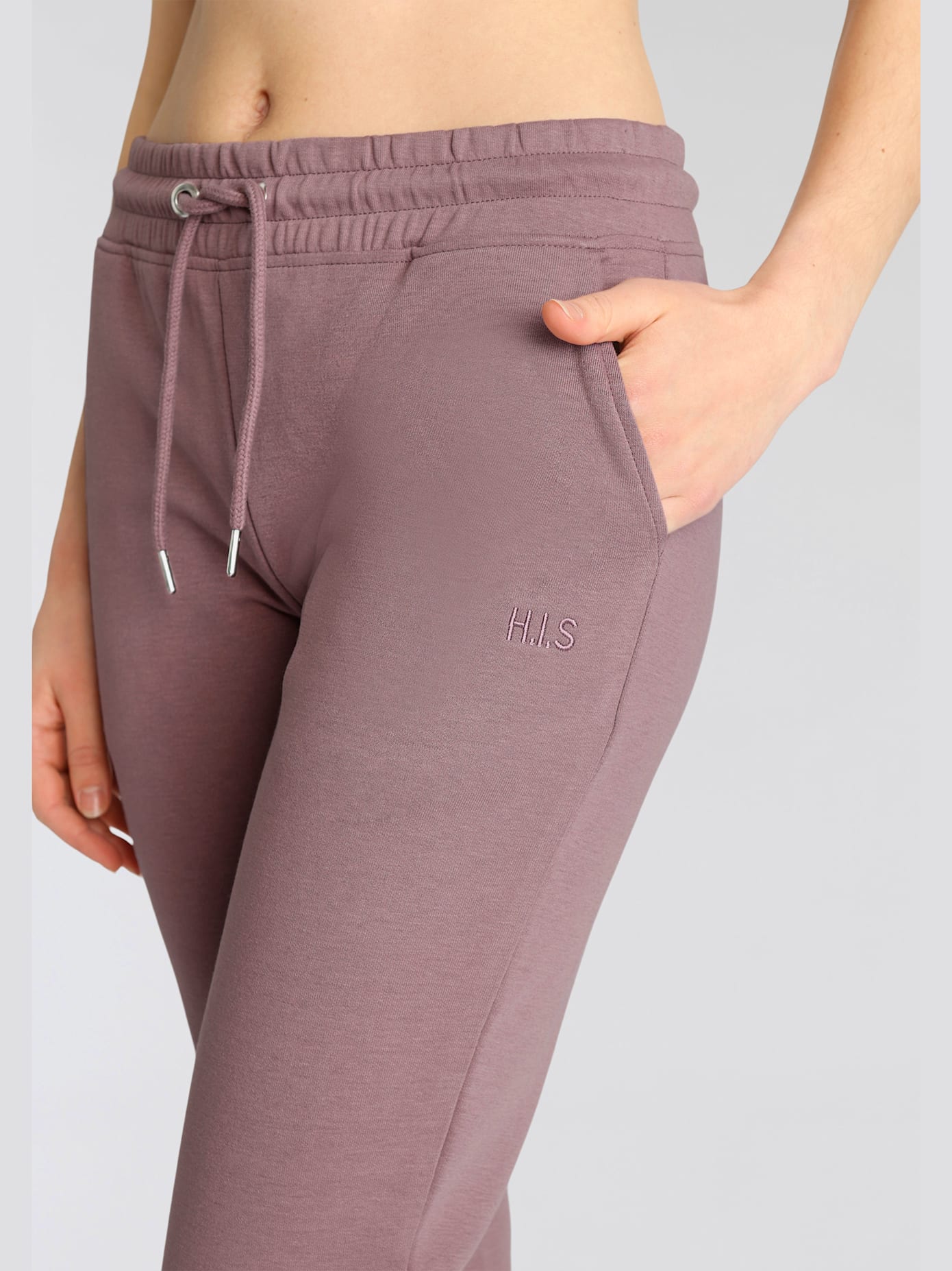 Pantalon basique avec petit logo brodé