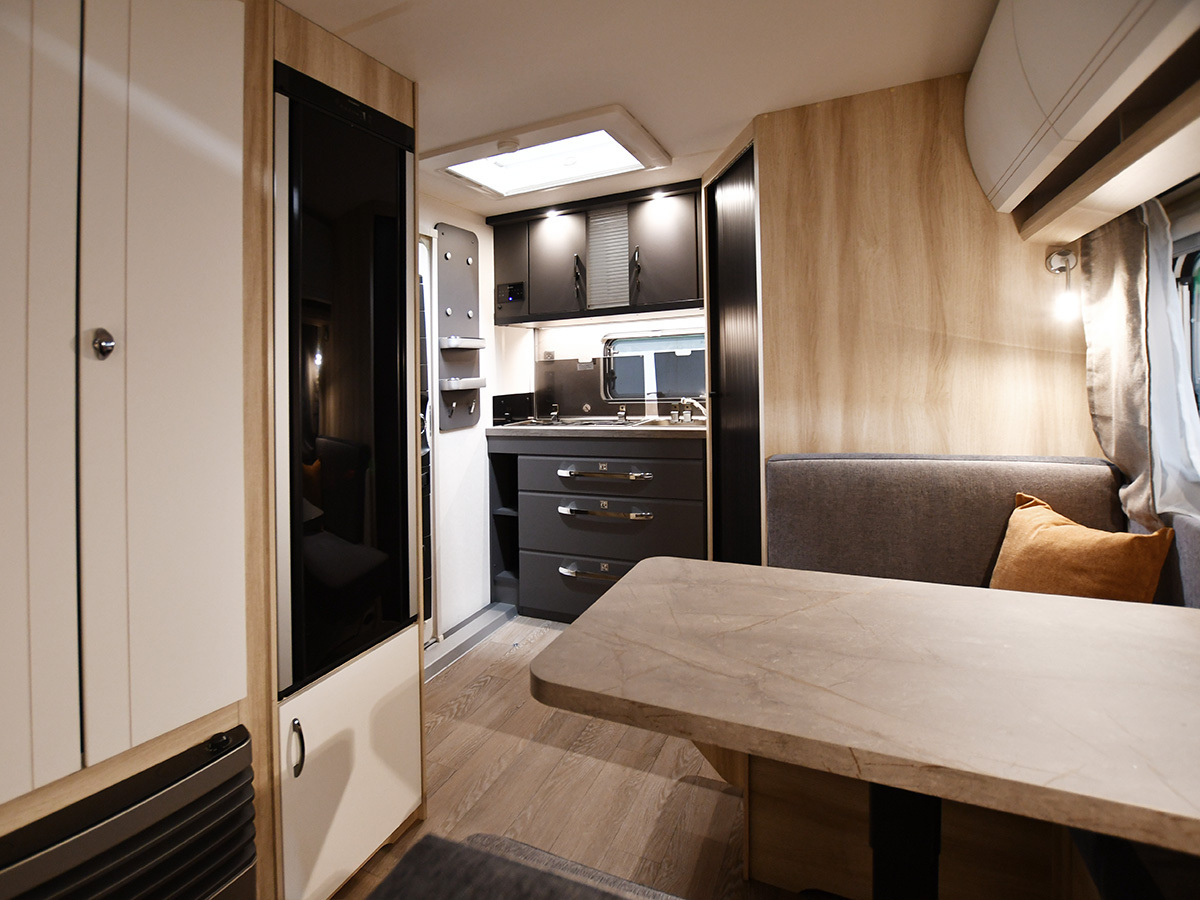 Hobby De Luxe 460 SFF 2026 caravan