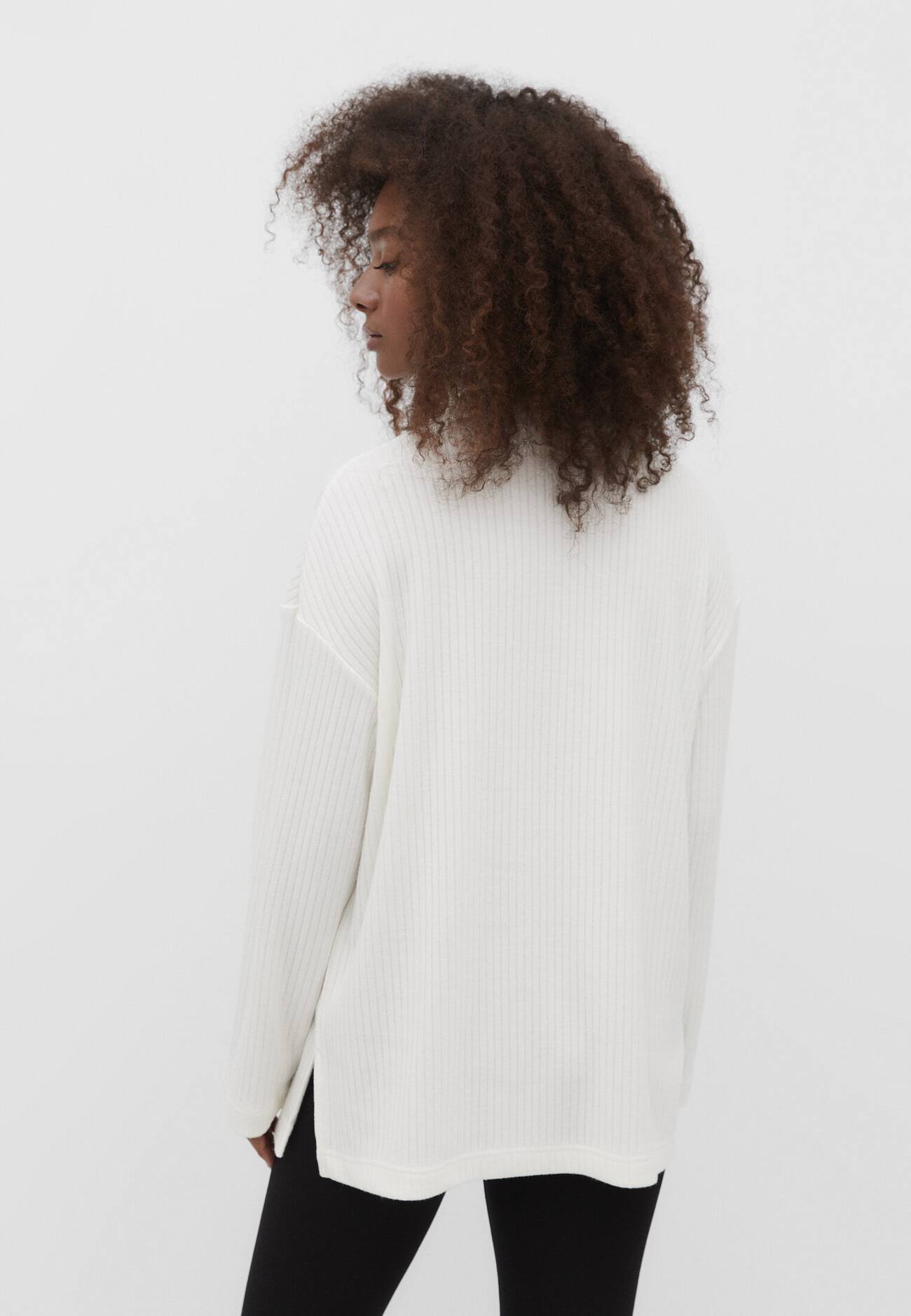 Camiseta oversized com textura aveludada