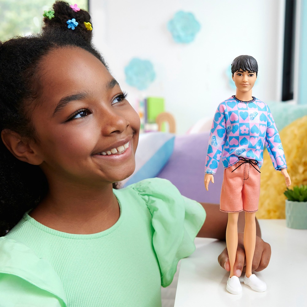 Barbie Fashionista Ken Puppe 219 mit buntem Herzchen-Top