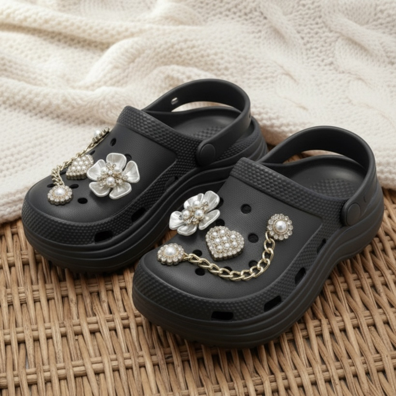 Luxe charm clogs - zwart