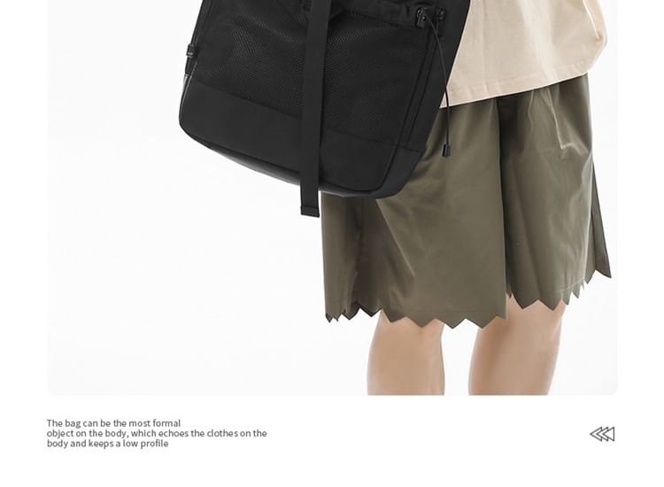 HOVERUP - Nylon crossbodytas met mesh-paneel en gesp