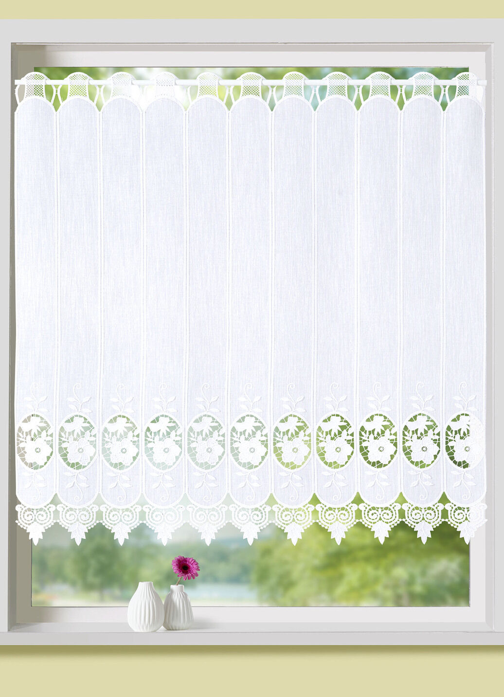 Kurzstore mit Blumen in Macramé-Spitze