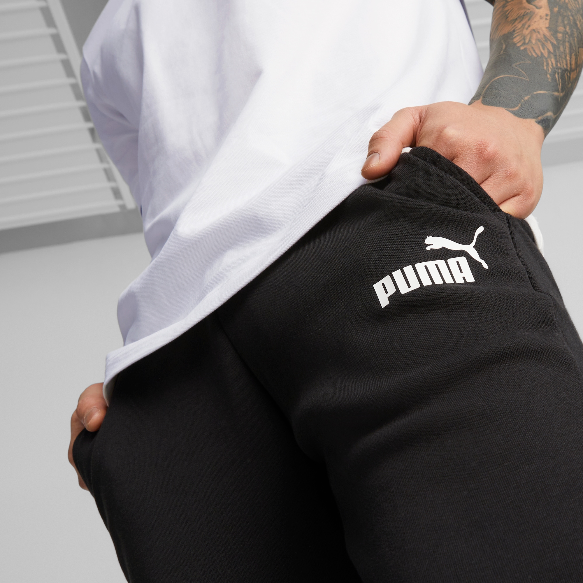 PUMA Trainingshose »ESS LOGO PANTS TR CL«  Jogginghose, French Terry Qualität