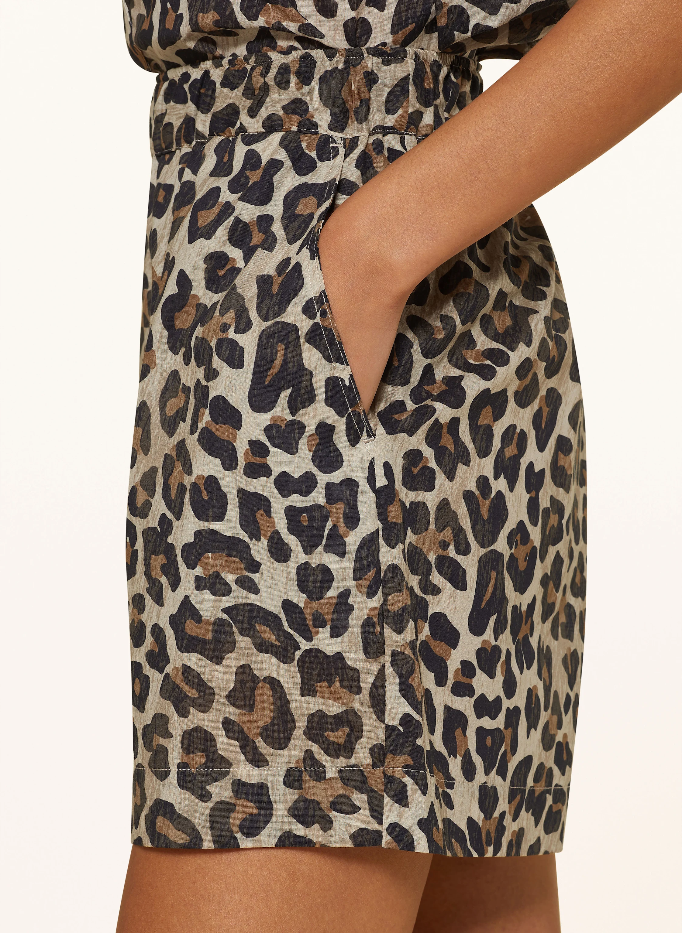 SoSUE Shorts
