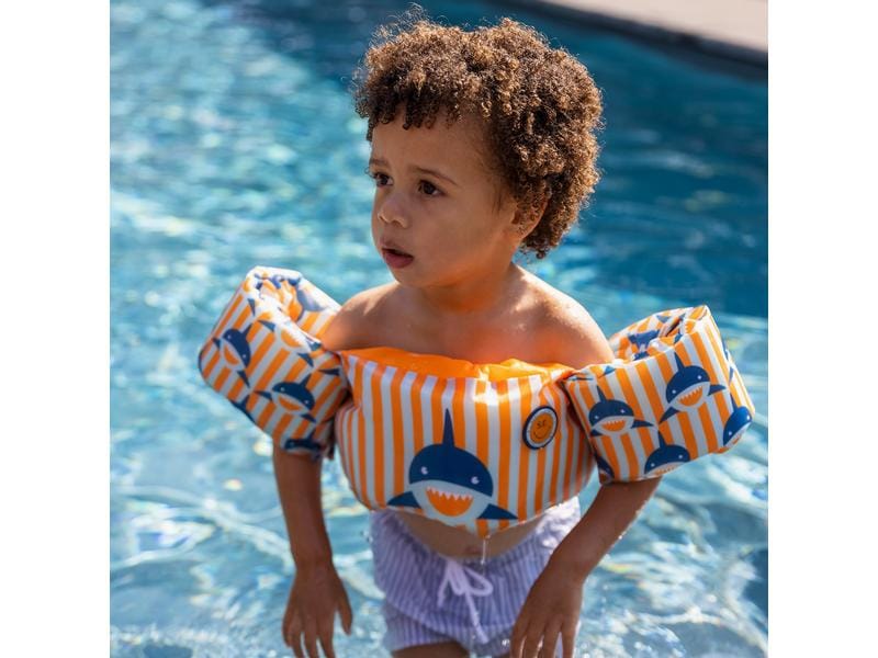 Swim Essentials Schwimmflügel Gurt 2-6 Jahre Shark Pfützenspringer mit Hai-Print