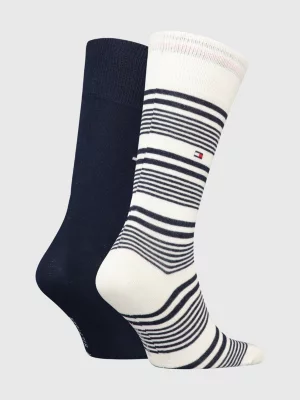 Pacote com 2 pares de meias clássicas listradas.