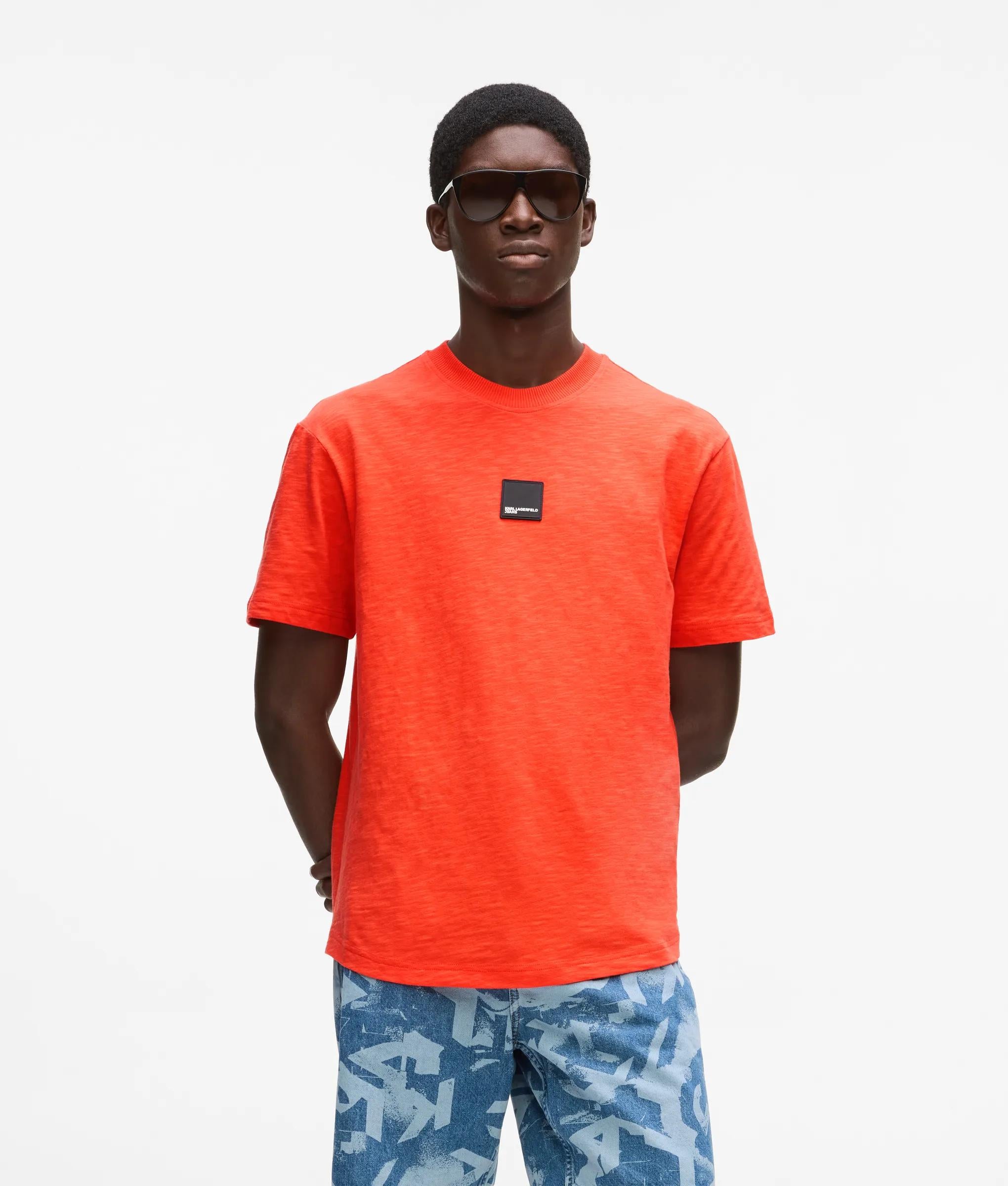 T-shirt met gebogen zoom